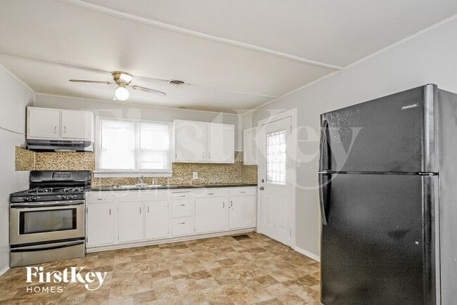 Building Photo - 1411 Lindley Ave