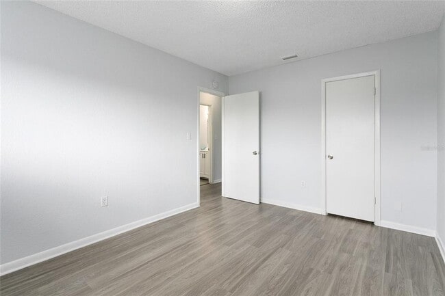 Building Photo - 2000 15th Ct NW