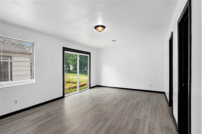 Building Photo - 10906 Panay Dr
