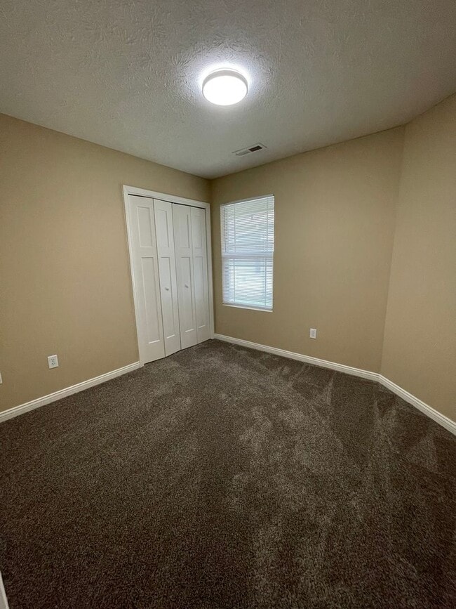 Building Photo - Single family home, with fenced in backyard!