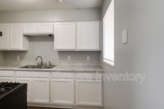 Building Photo - 536 Hyatt Ave