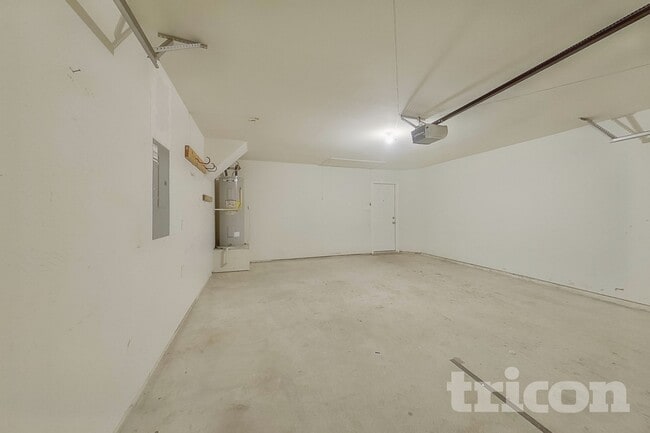 Building Photo - 881 Darst Dr