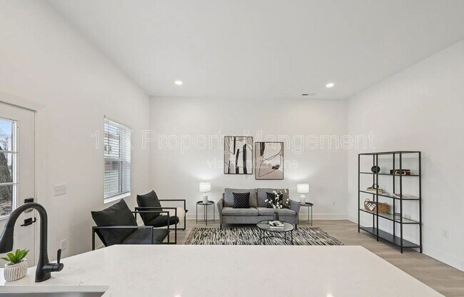 Building Photo - 92 E Innis Ave