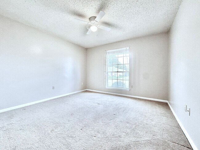 Building Photo - Beautiful Sherwood Oaks 3BR/2BA Home With Patio, Carport & Security Features!