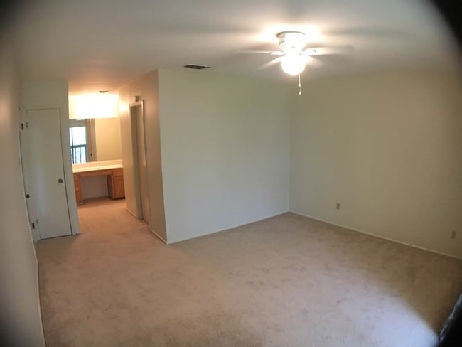 Building Photo - 1905 West Ln