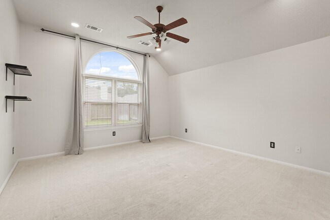 Building Photo - 18303 Heathridge Ln