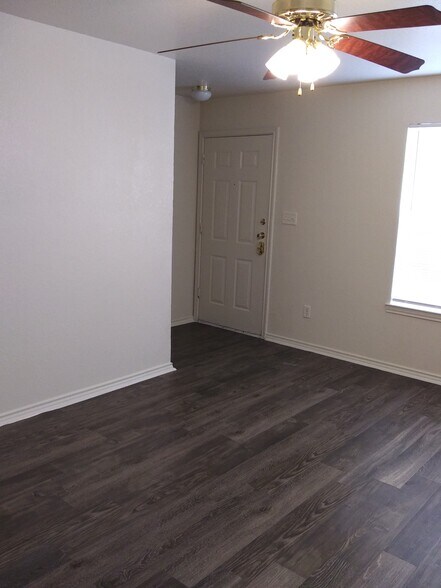 Building Photo - 3407 Barcelona Dr