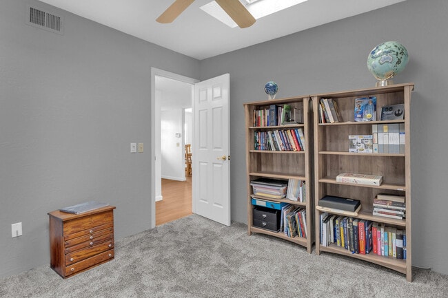 Building Photo - 17 Lugo Dr