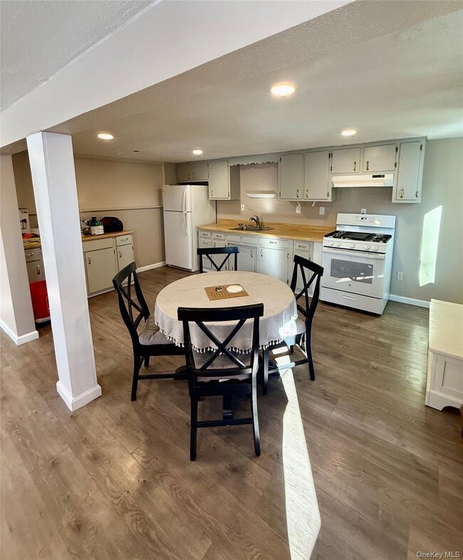 Building Photo - 14 Alary Rd