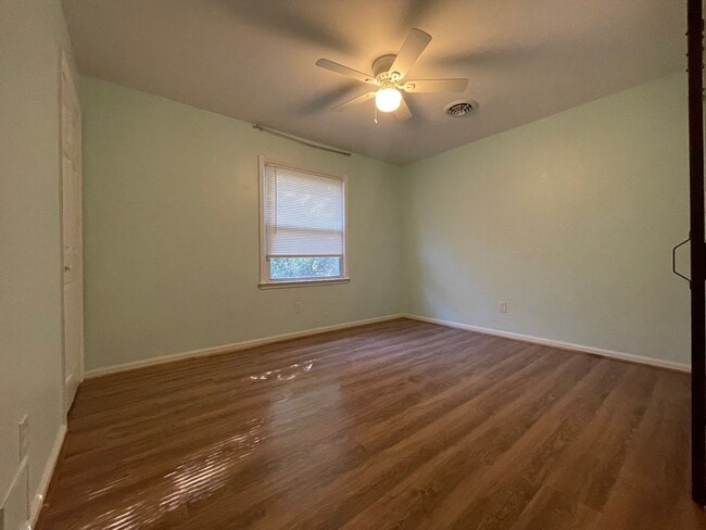 Building Photo - Updated Rancher on an Acre!