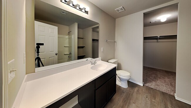 Building Photo - A Very Nice 3 Bedroom 2 Bath Home in Yukon Schools