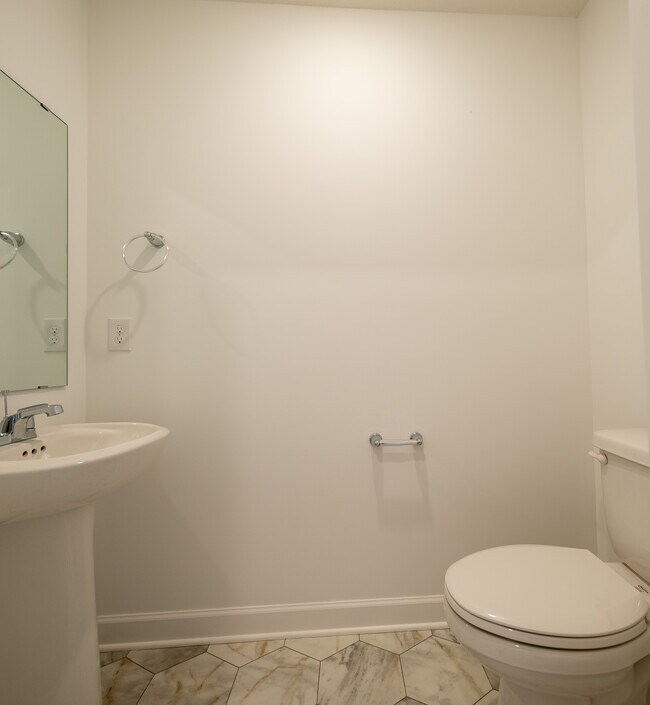 Building Photo - 15004 Ahena Curv