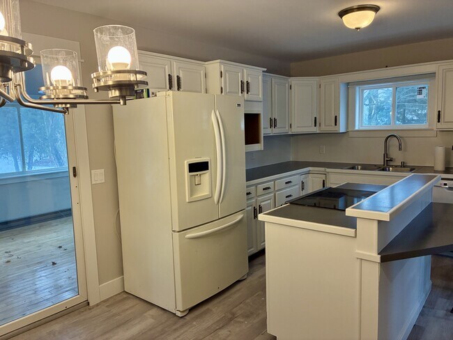 Building Photo - 8507 Maple St