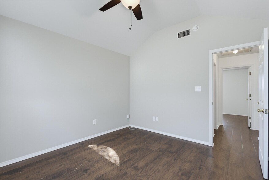 Building Photo - 7917 Thompson Pky