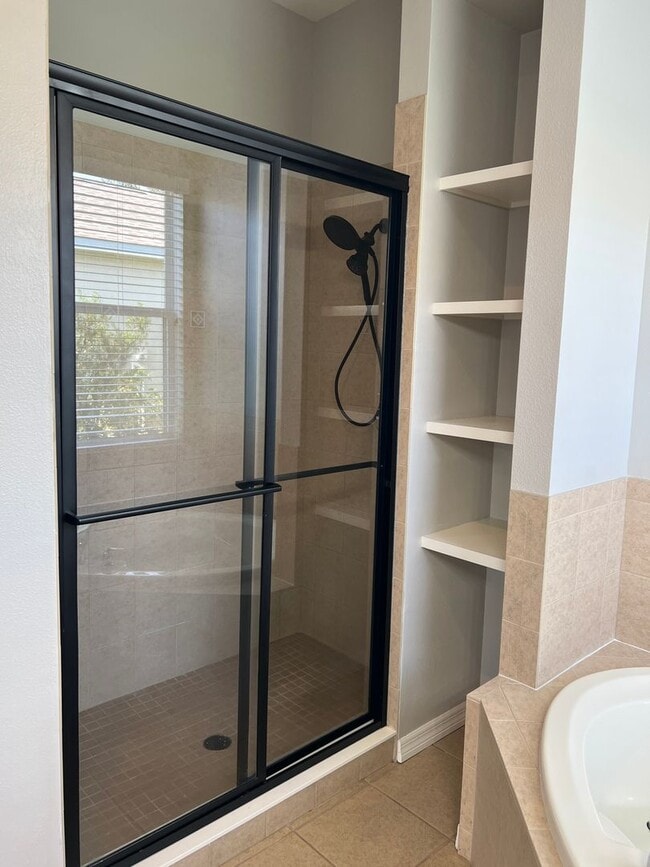 Building Photo - 3 Bedroom 2 Bath Single Family Home