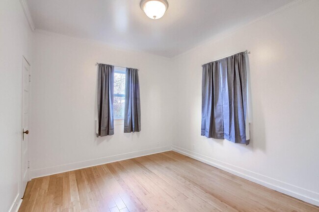 Building Photo - Charming 3 bedroom House in the heart of E...