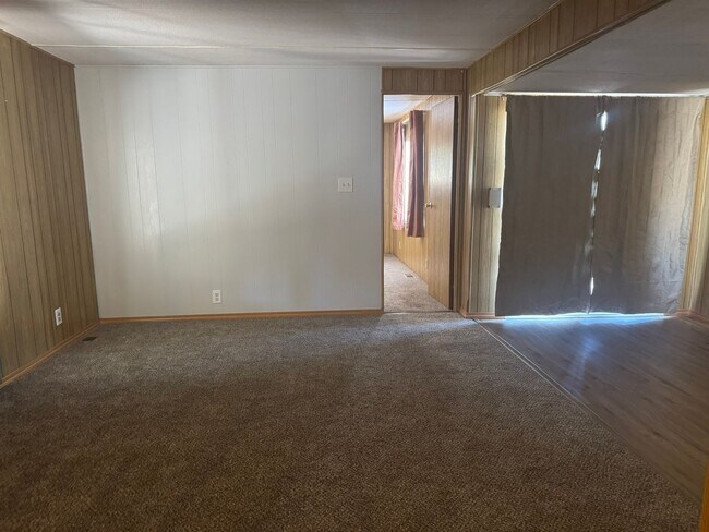 Building Photo - 2BRE 2BA close to Hwy 95, Shopping, Parks, Colorado River