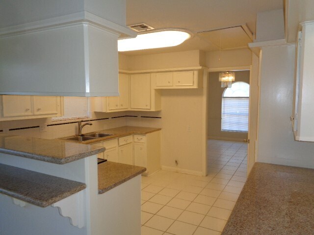 Building Photo - 11815 Gardenglen Dr