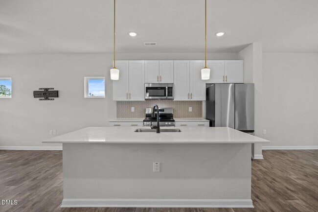 Building Photo - 200 Beacon Hl Rd