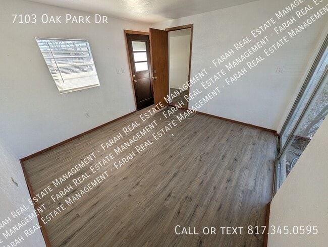 Building Photo - 7103 Oak Park Dr