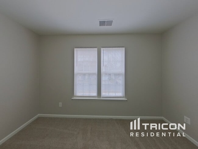 Building Photo - 6825 Parkers Crossing Dr