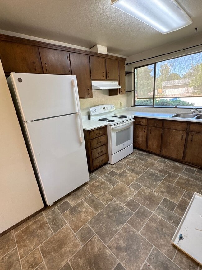 Building Photo - Cute 3 Bedroom 1 Bath in NW Corvallis! Sma...