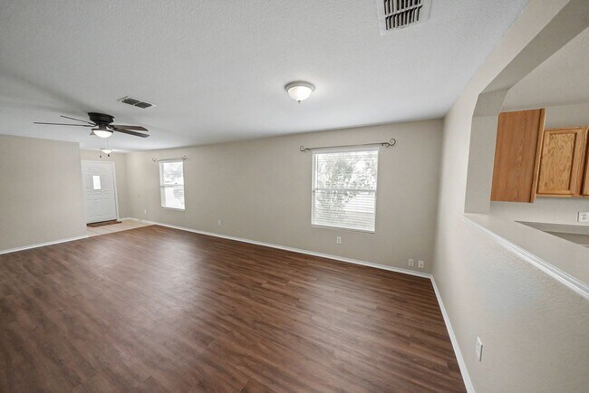 Building Photo - 11114 Hillsdale Loop