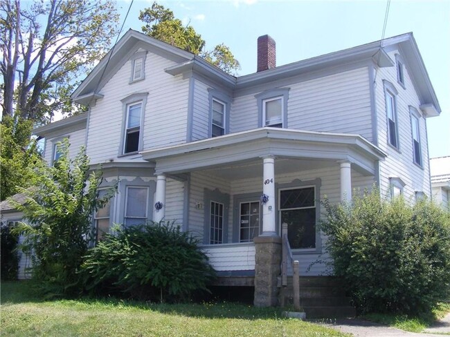 Building Photo - 404 Pine St