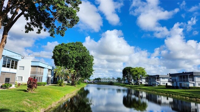 Building Photo - 419 Saxony Way