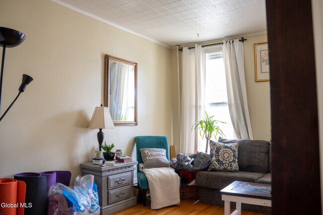 Building Photo - 908 3rd Ave