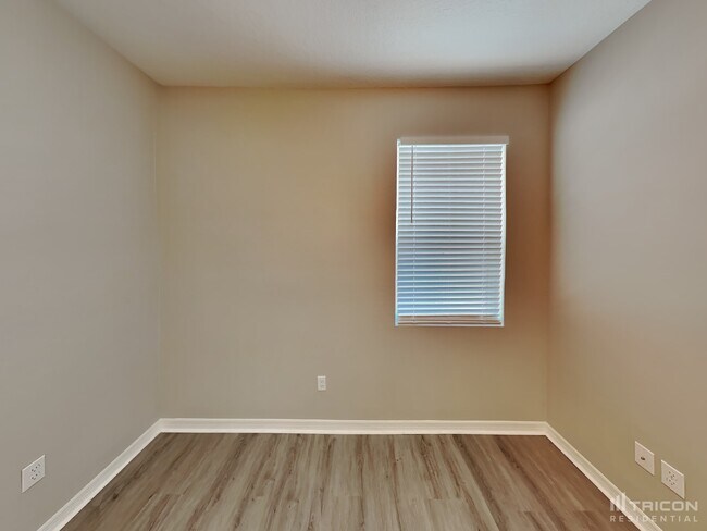 Building Photo - 2557 Isabela Terrace