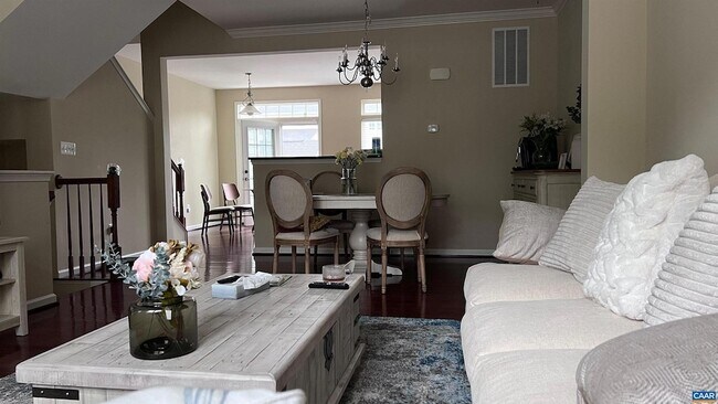 Building Photo - 904 Bing Ln