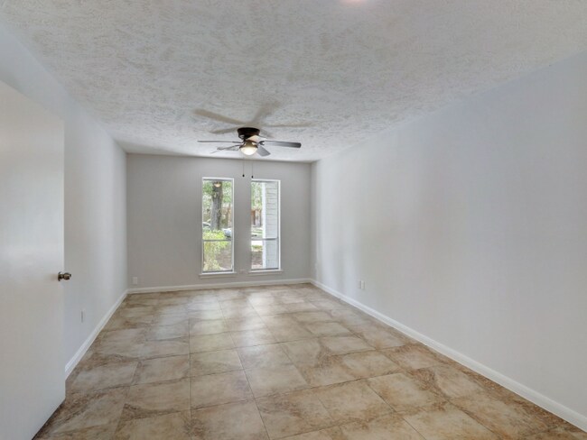 Building Photo - 1951 Round Spring Dr