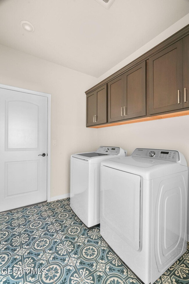 Building Photo - 14735 Pebble Hills Blvd