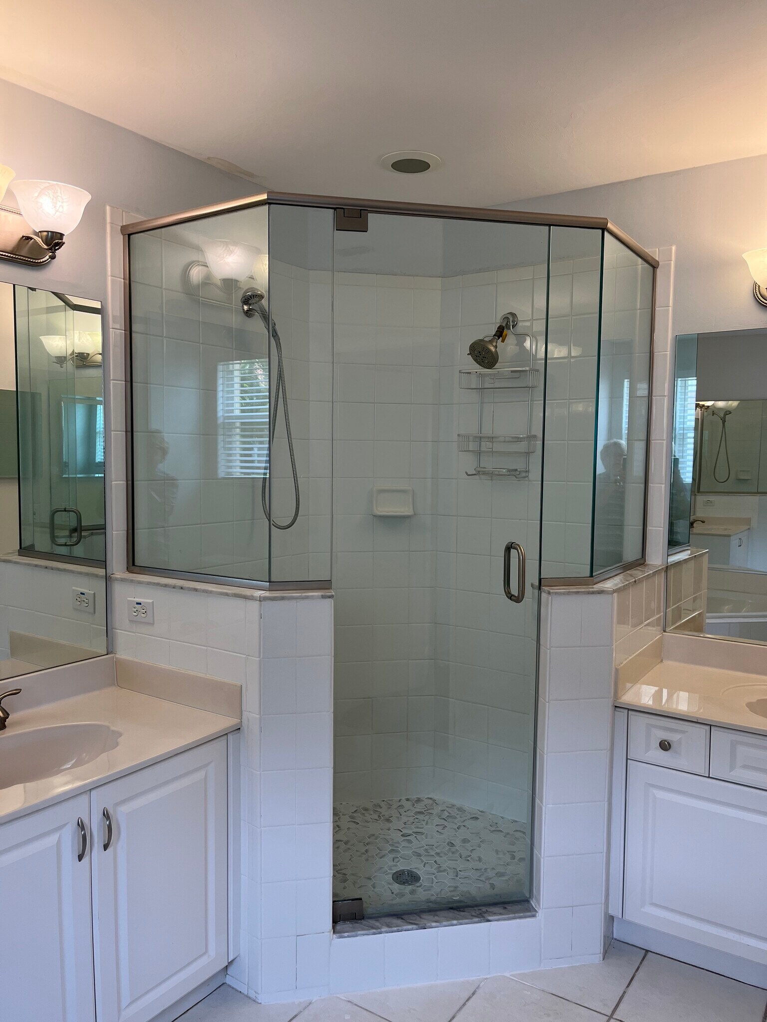 Building Photo - 655 Luisa Ln