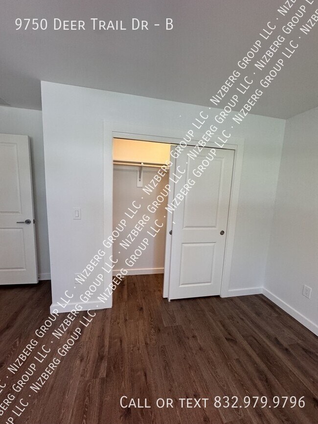 Building Photo - 9750 Deer Trail Dr