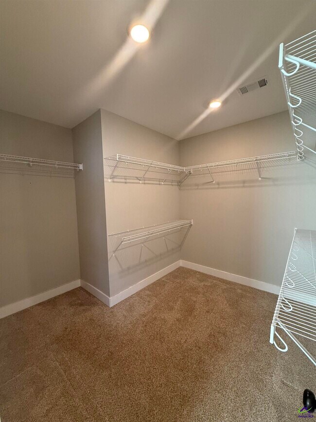 Building Photo - 221 Perth Ct