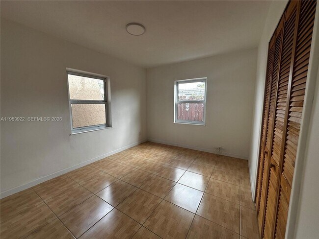 Building Photo - 350 W 34th St