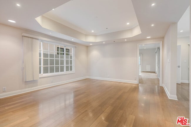 Building Photo - 257 S Oakhurst Dr