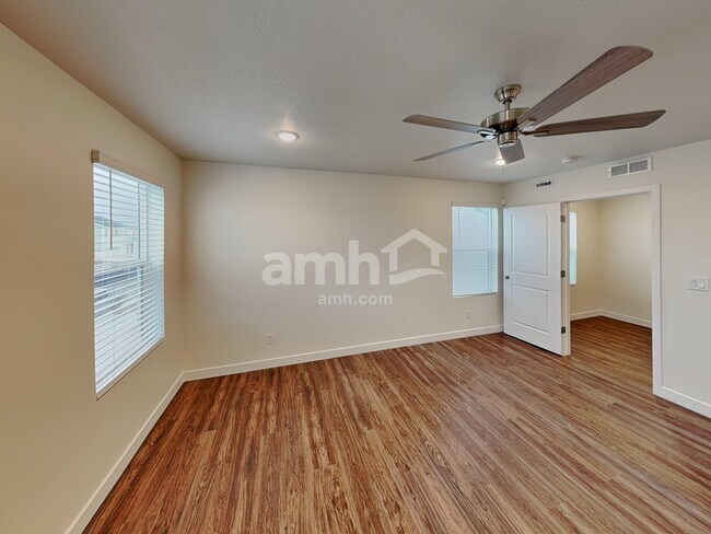 Building Photo - 8944 Royal Ln
