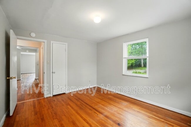 Building Photo - 3919 E Gatewood Ln