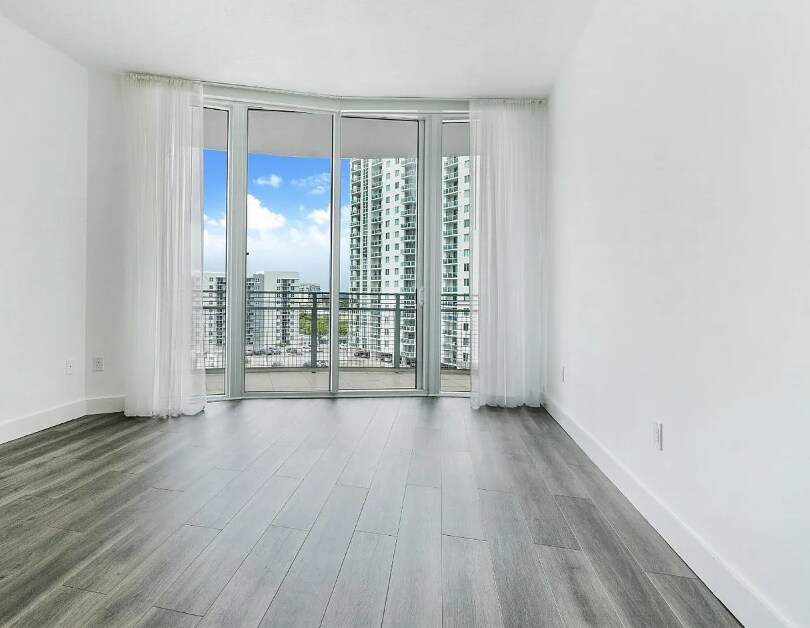 Building Photo - 350 NE 24th St