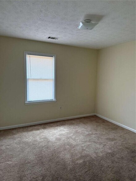 Building Photo - 80 Rolling Ridge Dr