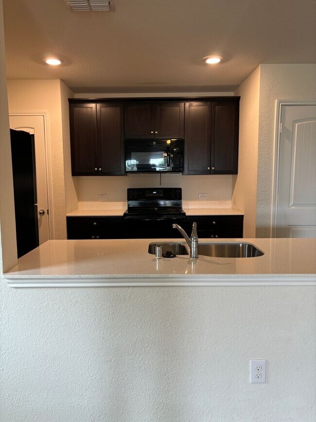 Building Photo - EMISD***3/2/2****