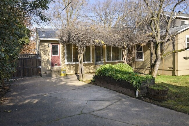 Building Photo - 5310 Callister Ave