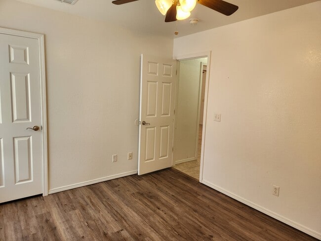 Building Photo - 63080 E 285 Ct