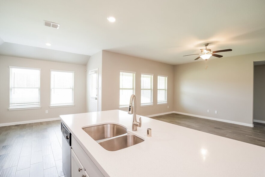 Building Photo - 922 Evergreen St