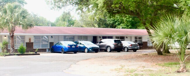 Primary Photo - 1 bedroom 1 bath - 40 Eglin St Apartment E...