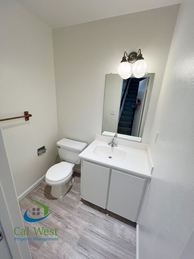 Building Photo - $4095-2 Bd/2.5 Ba Town home in Sunnyvale/Sunset Oaks Community