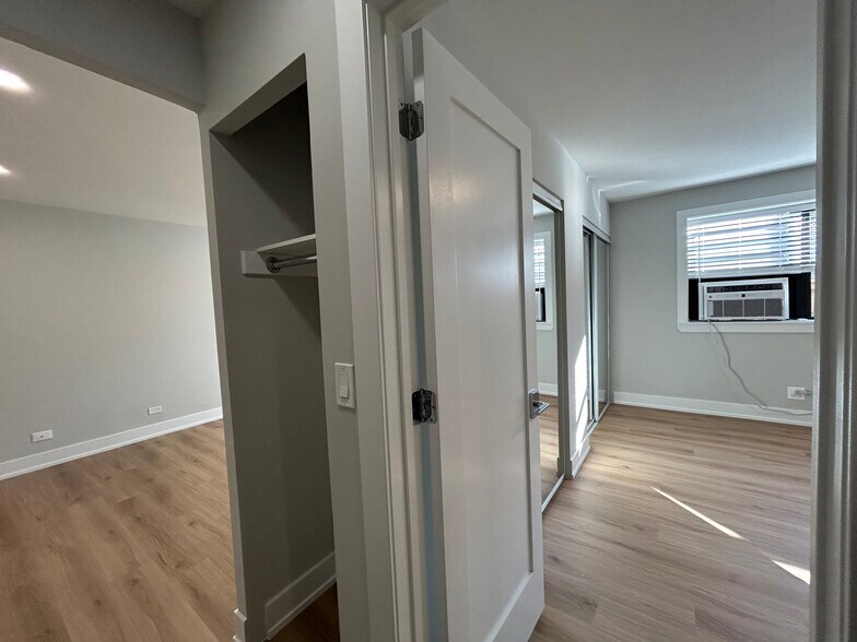 Building Photo - 540 W Aldine Ave